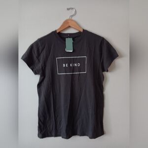 Black Crew Neck Short Sleeve Tee with Minimalist Graphic